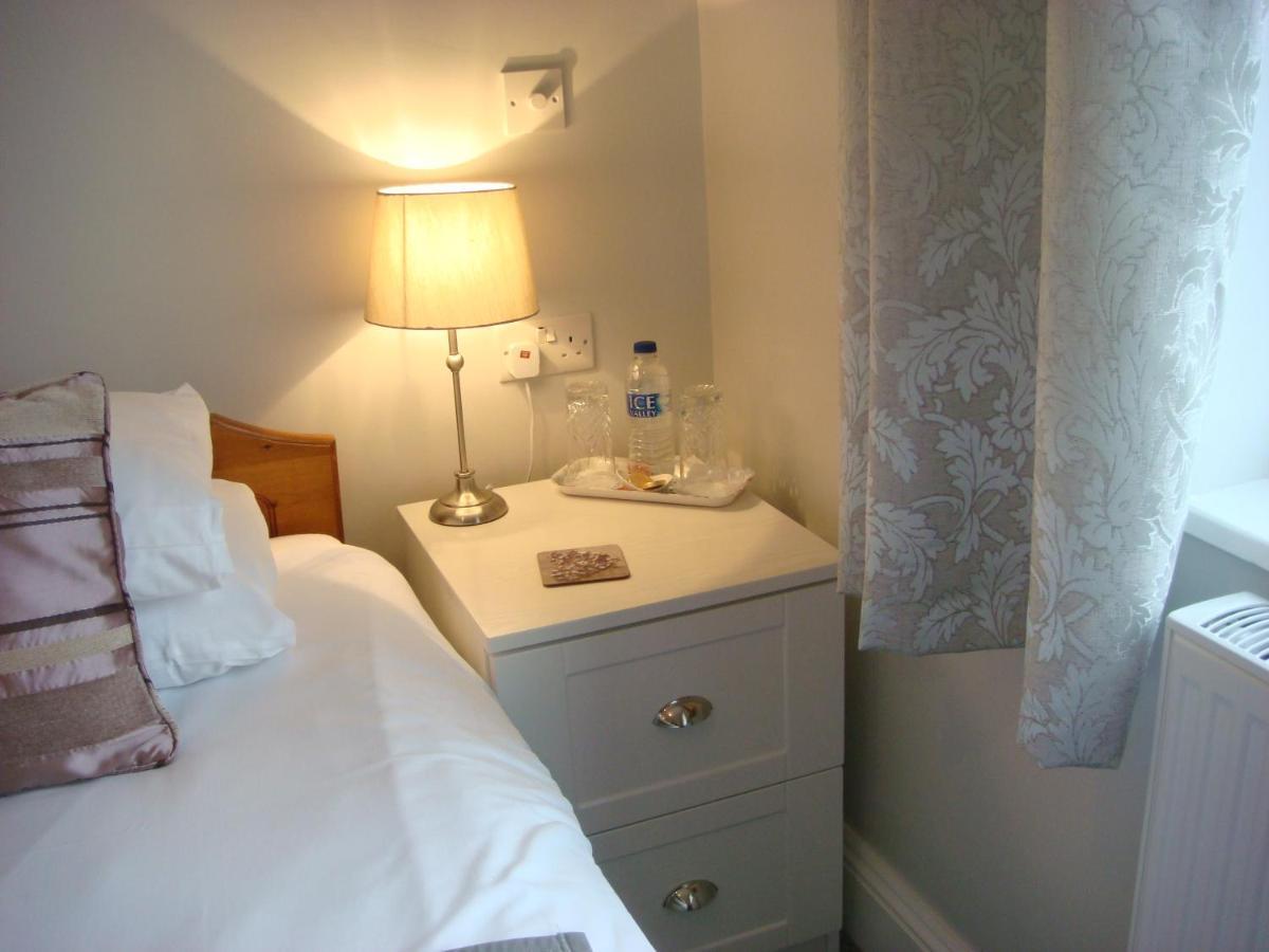 Broadlands Guest House Стратфорд на Ейвън Екстериор снимка